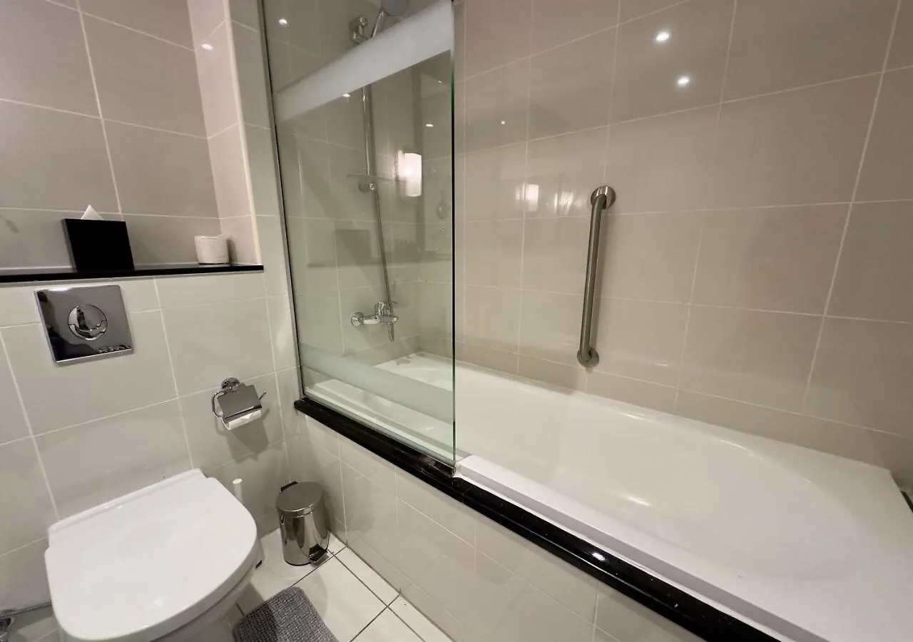 Quickstay Homes - Spacious 1Br Retreat-Cour Jardin Dubai 0*,