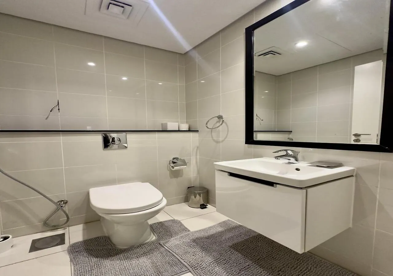 Quickstay Homes - Spacious 1Br Retreat-Cour Jardin Dubai Lägenhet